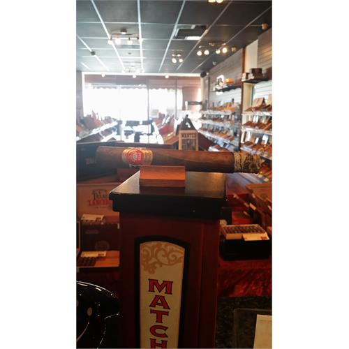 H. Upmann Vintage Cameroon Corona 5 1/2 * 44