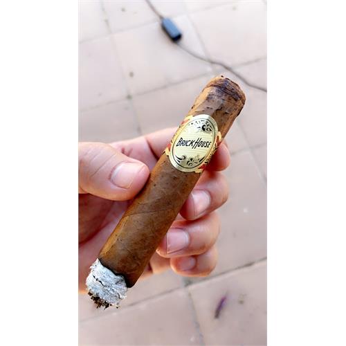 Brick House Toro 6  * 52