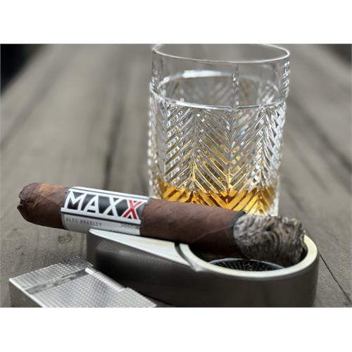 Alec Bradley MAXX The Freak 6 3/8 * 60