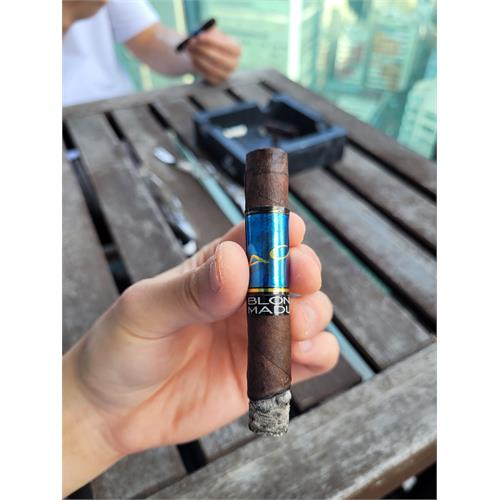Acid Blue (Remi) Blondie Maduro 4  * 38