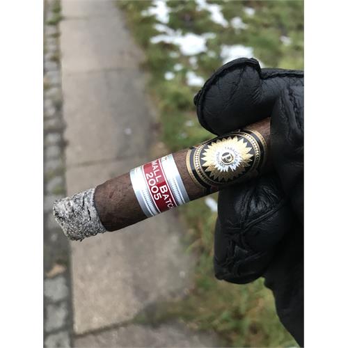 Perdomo Small Batch Series Maduro Half Corona 4  * 46