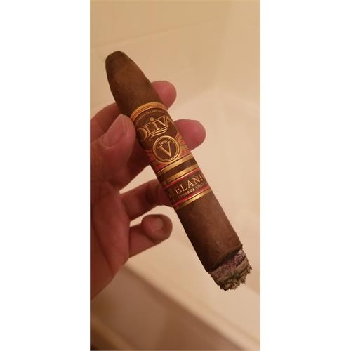 Oliva Serie V Melanio Maduro Figurado 6 1/2 * 52