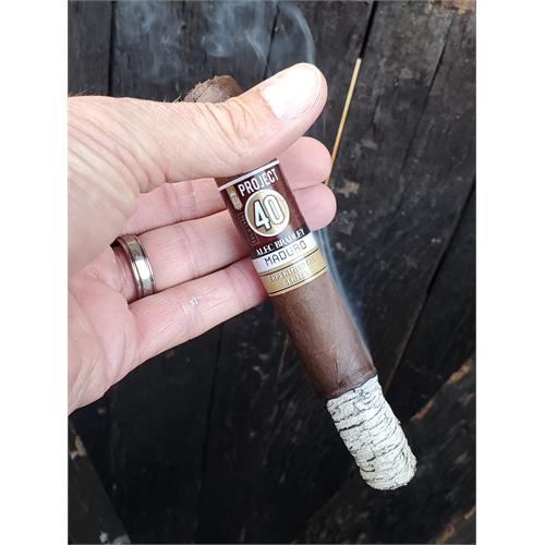 Alec Bradley Project 40 Maduro Toro 6  * 52