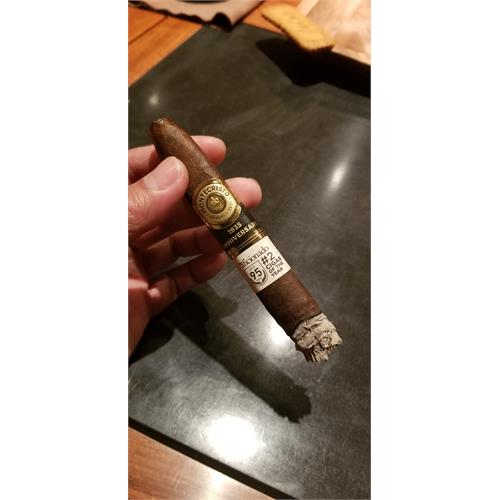 Montecristo 1935 Anniversary Nicaragua No. 2 6 1/8 * 52