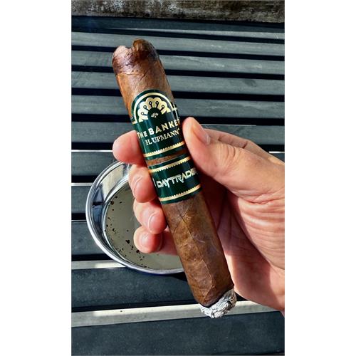 H. Upmann The Banker Daytrader Whale 6  * 60