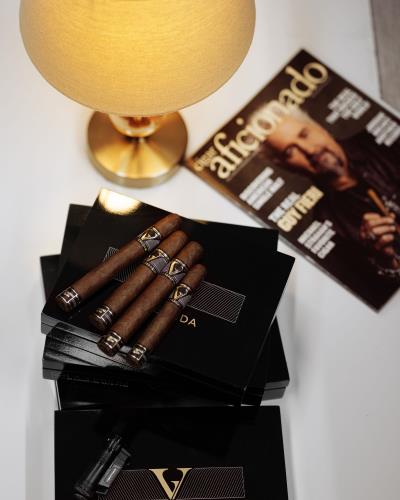 Crowned Heads La Vereda No. 52 6 1/2 * 52